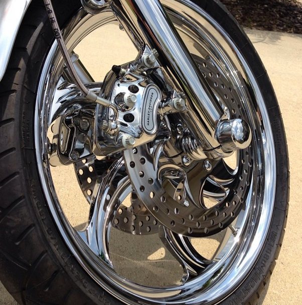 2003 vrod cyclone wheels.jpg