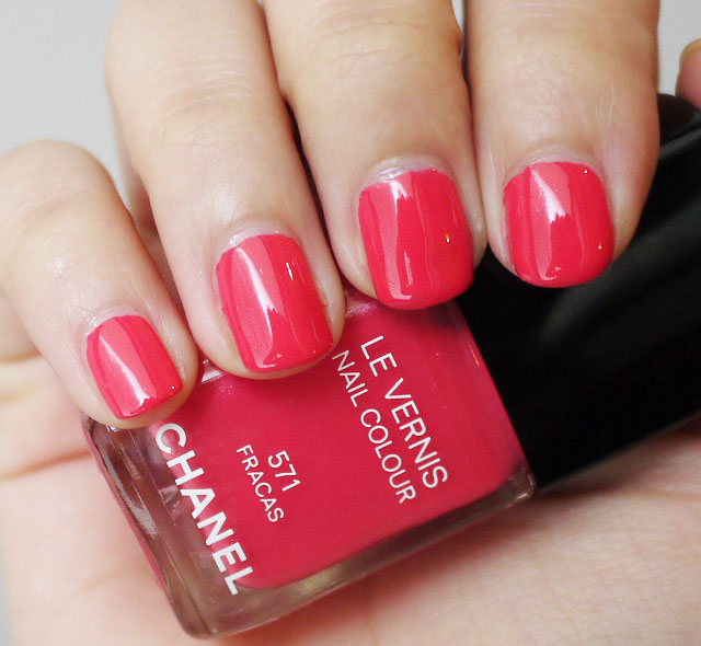 chanel-le-vernis-571-fracas-swatch.jpg