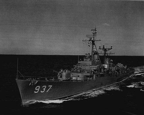 USS_Davis_(DD-937)_refuel.jpg