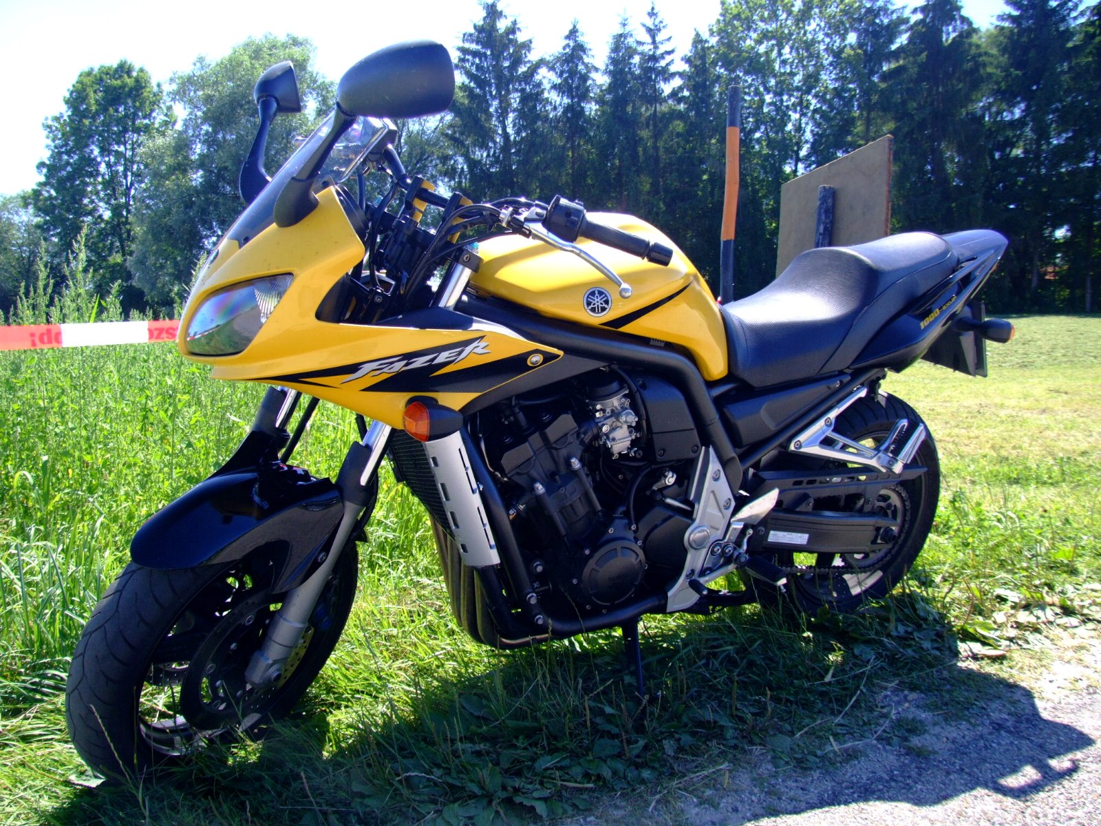 Yamaha_Fazer_1000-EXUP.JPG